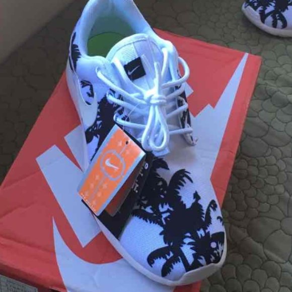 Palm Tree Nike Shoe Roshe Run Size 8 - Picture 4 of 4